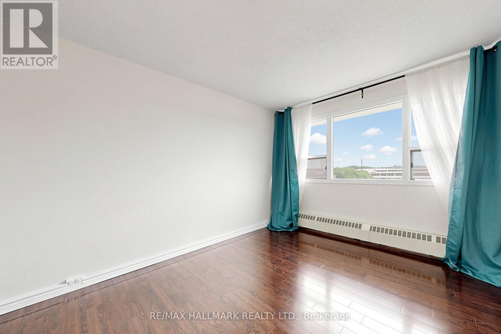 701 - 100 Leeward Glenway, Toronto (flemingdon Park), Ontario