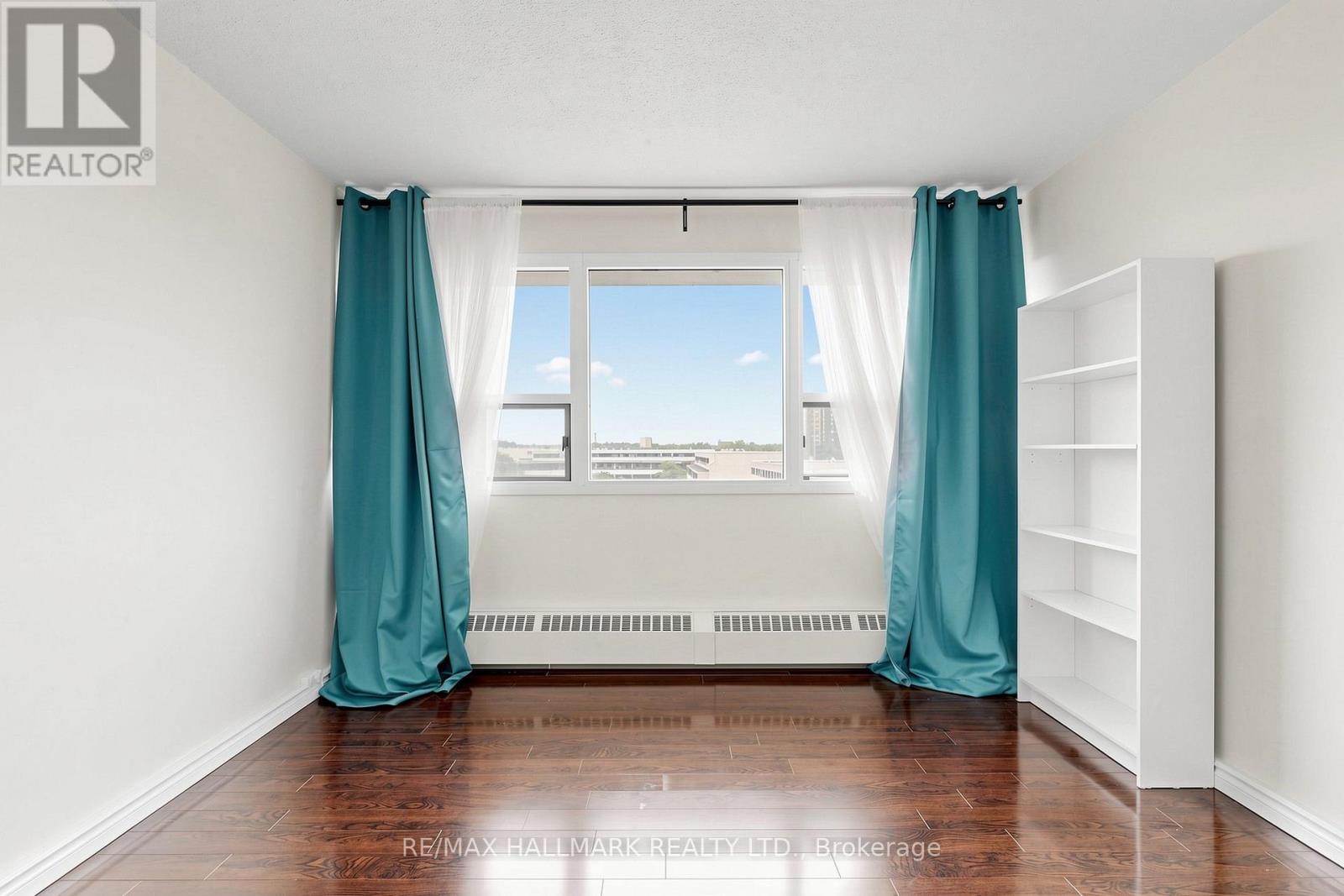 701 - 100 Leeward Glenway, Toronto (flemingdon Park), Ontario