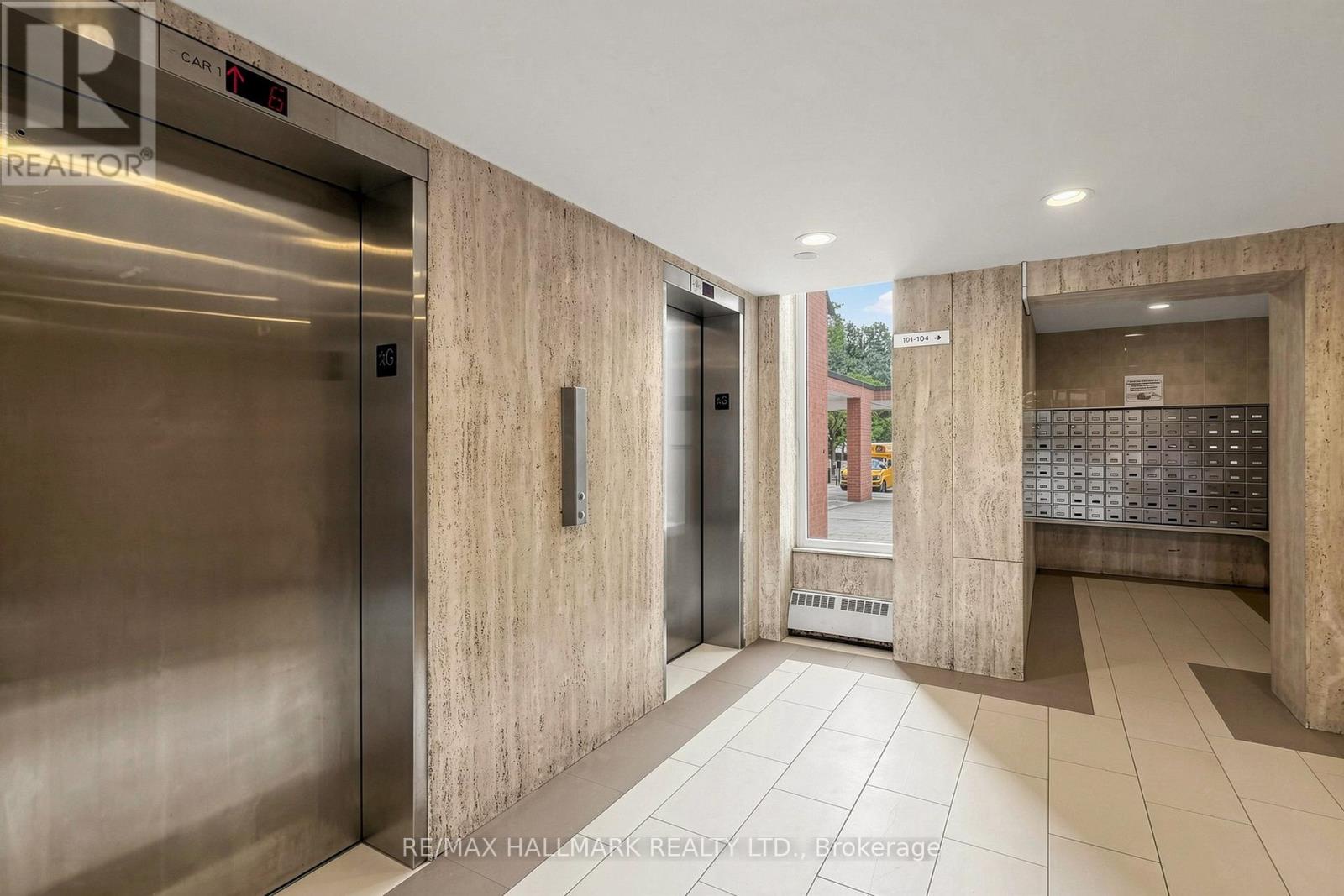 701 - 100 Leeward Glenway, Toronto (flemingdon Park), Ontario