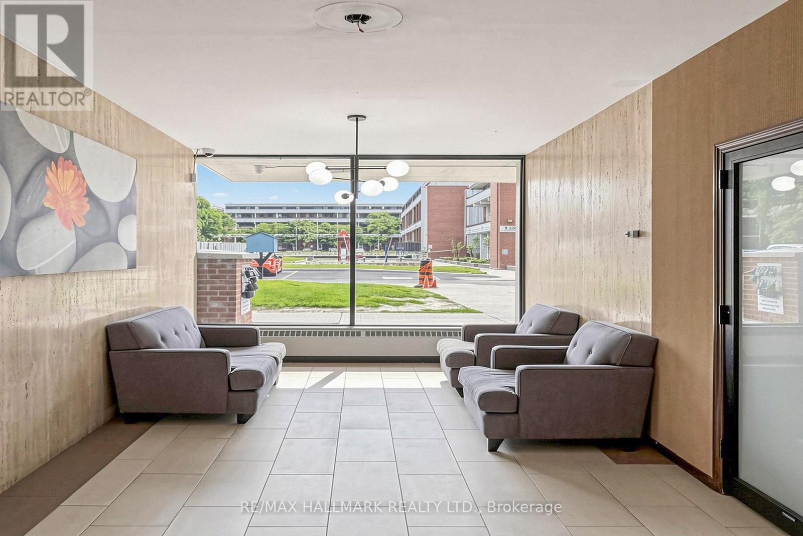 701 - 100 Leeward Glenway, Toronto (flemingdon Park), Ontario