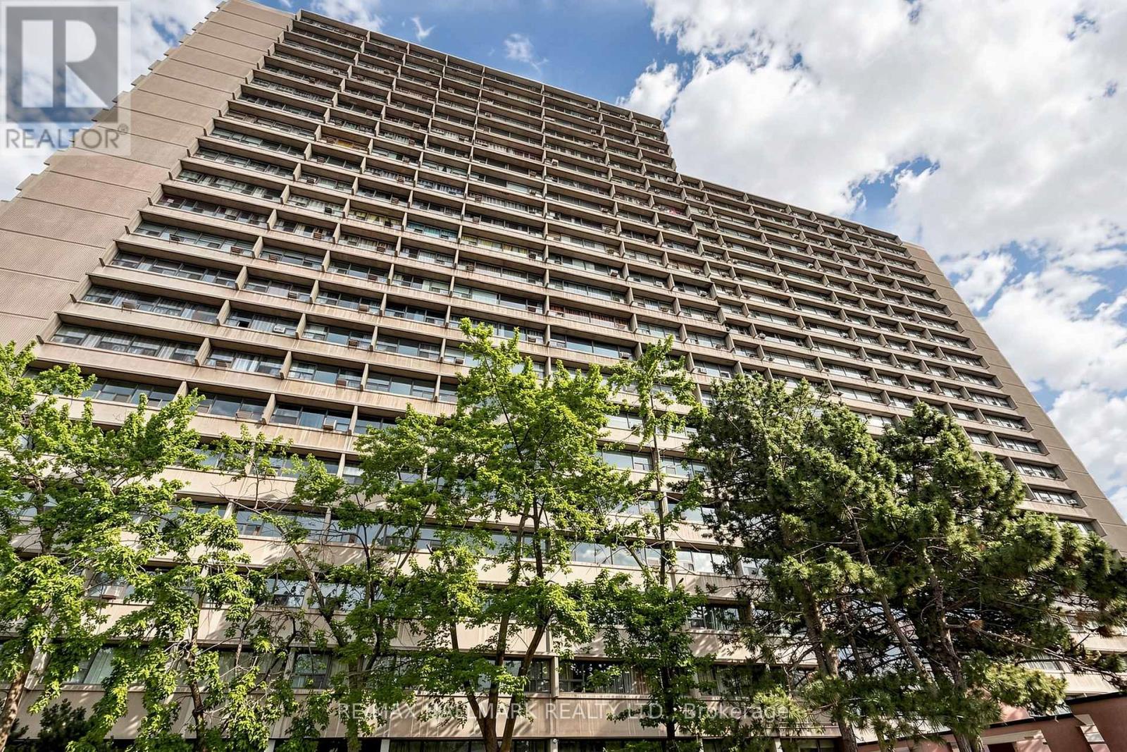 701 - 100 Leeward Glenway, Toronto (flemingdon Park), Ontario