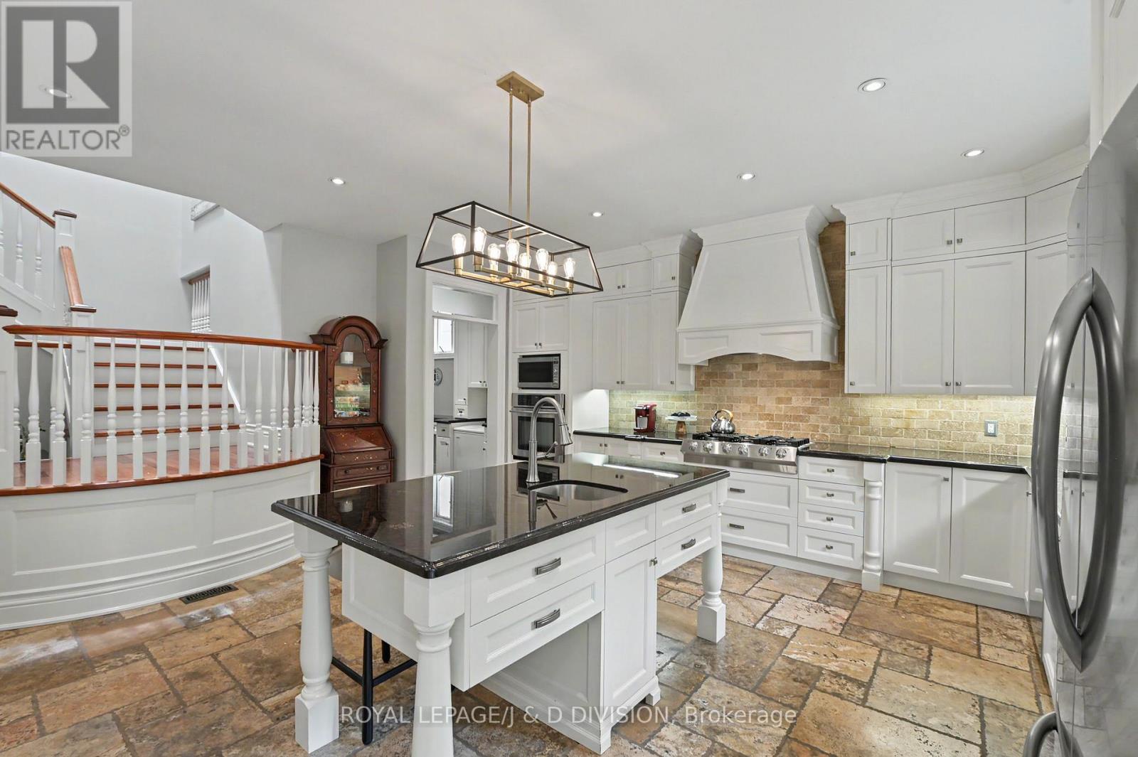 17 Agar Crescent, Toronto (princess-rosethorn), Ontario