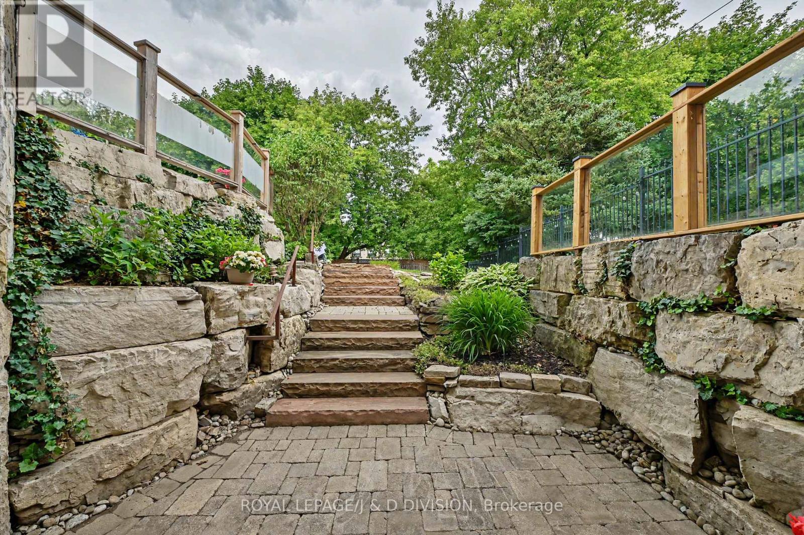 17 Agar Crescent, Toronto (princess-rosethorn), Ontario