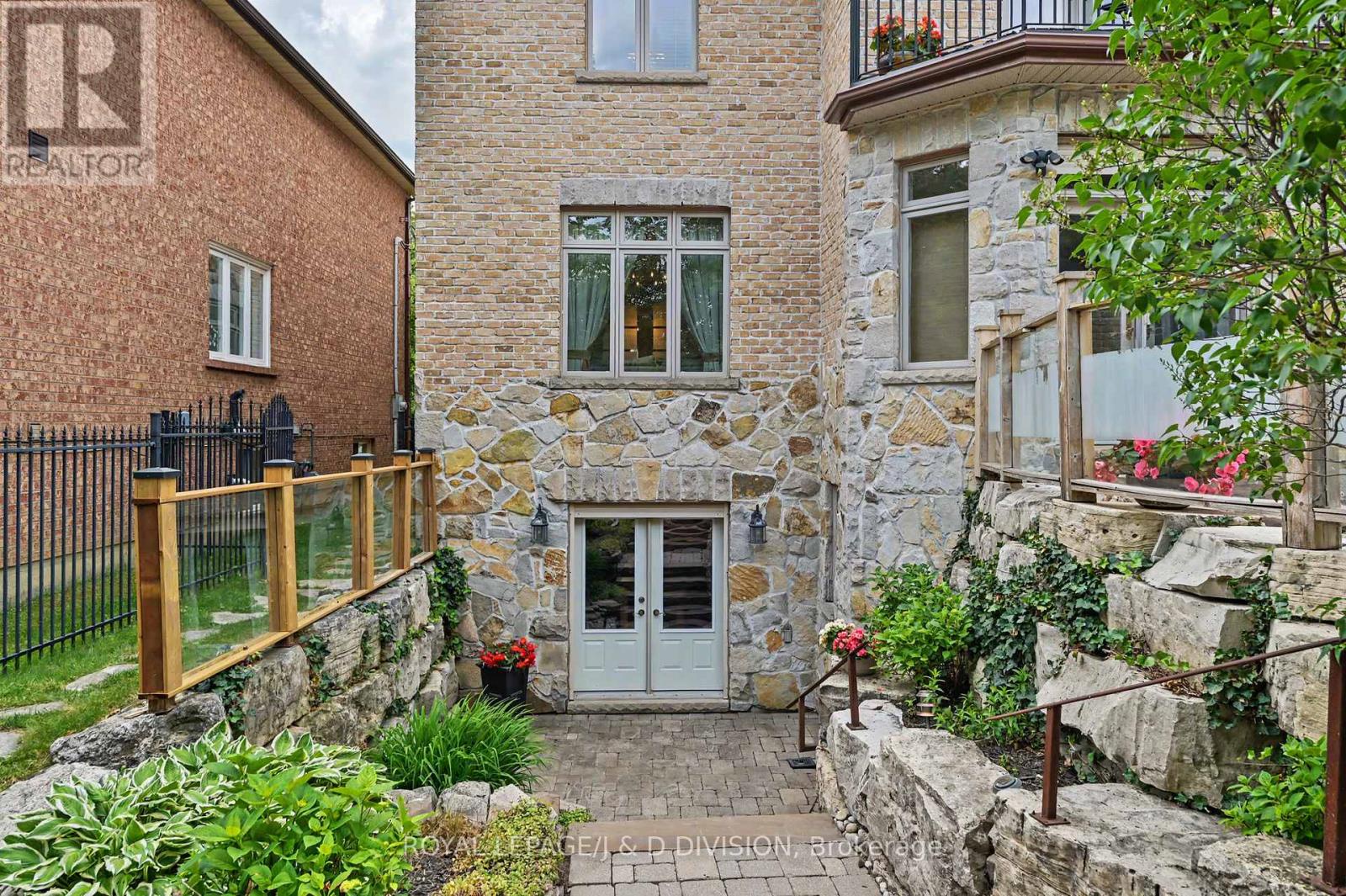 17 Agar Crescent, Toronto (princess-rosethorn), Ontario