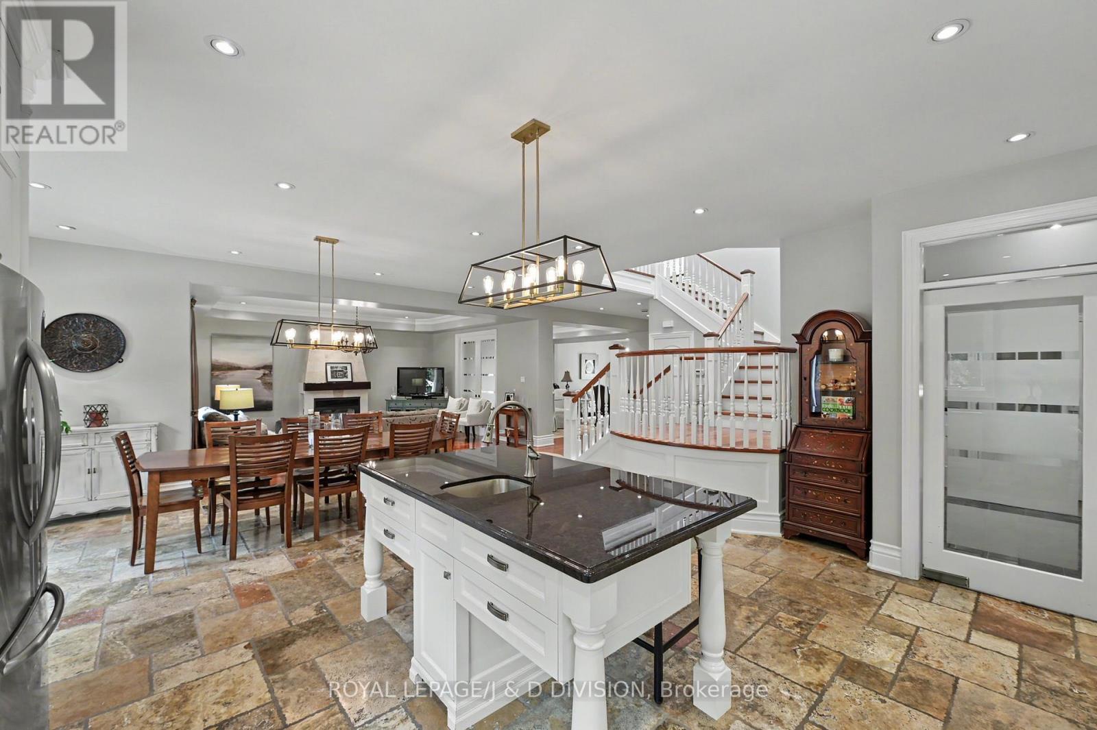 17 Agar Crescent, Toronto (princess-rosethorn), Ontario
