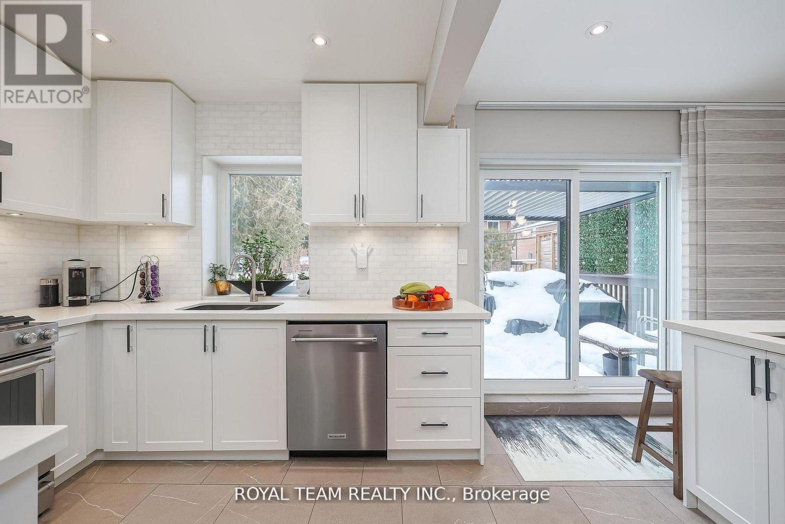 91 South Kingsway Way, Toronto (high Park-swansea), Ontario