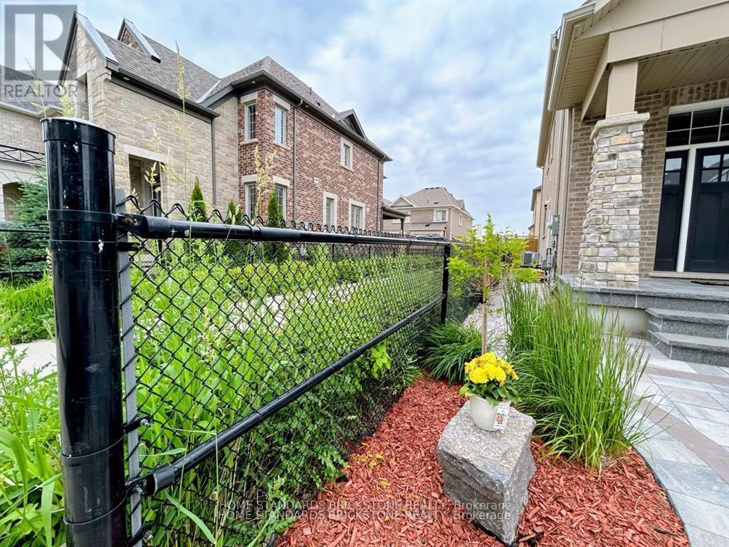 3314 Mintwood Circle, Oakville (go Glenorchy), Ontario