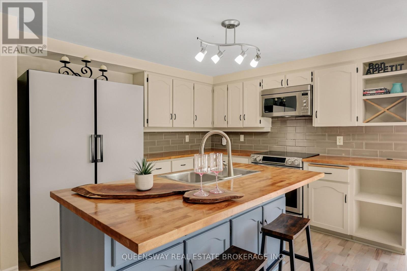46 Greenwich Drive, Guelph (willow West/sugarbush/west Acres), Ontario