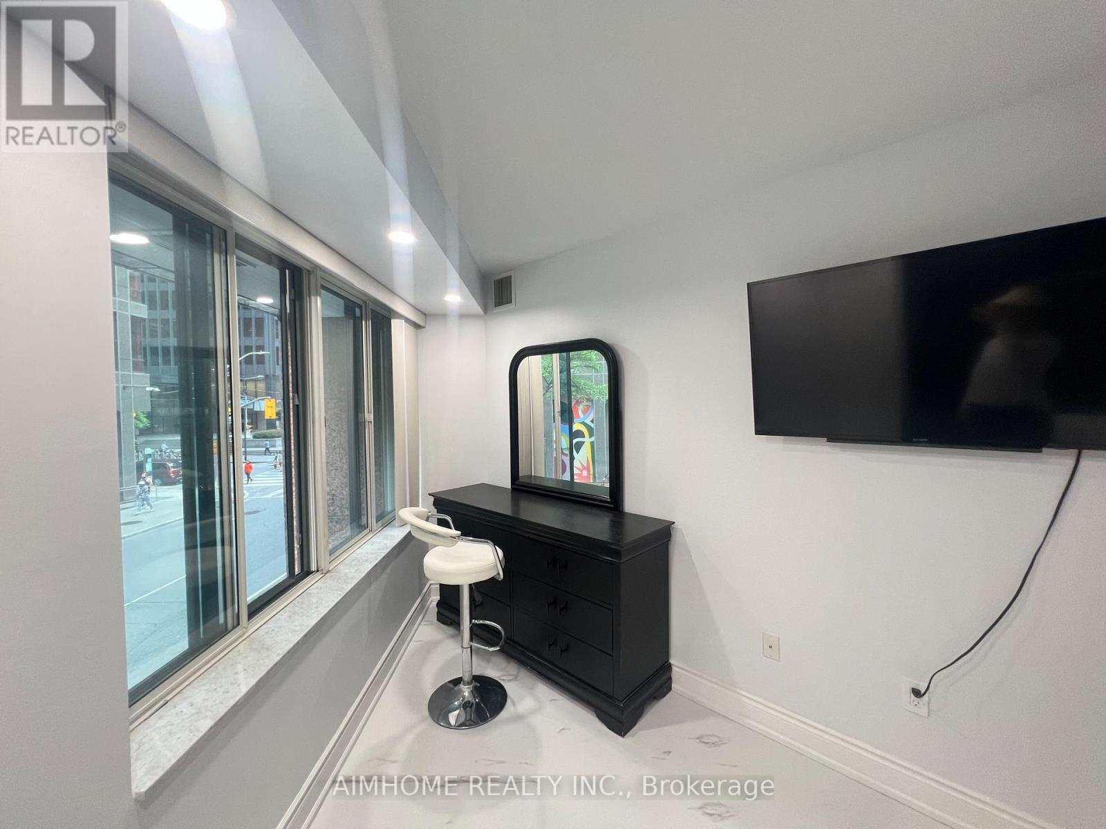 207 - 33 University Avenue, Toronto (bay Street Corridor), Ontario