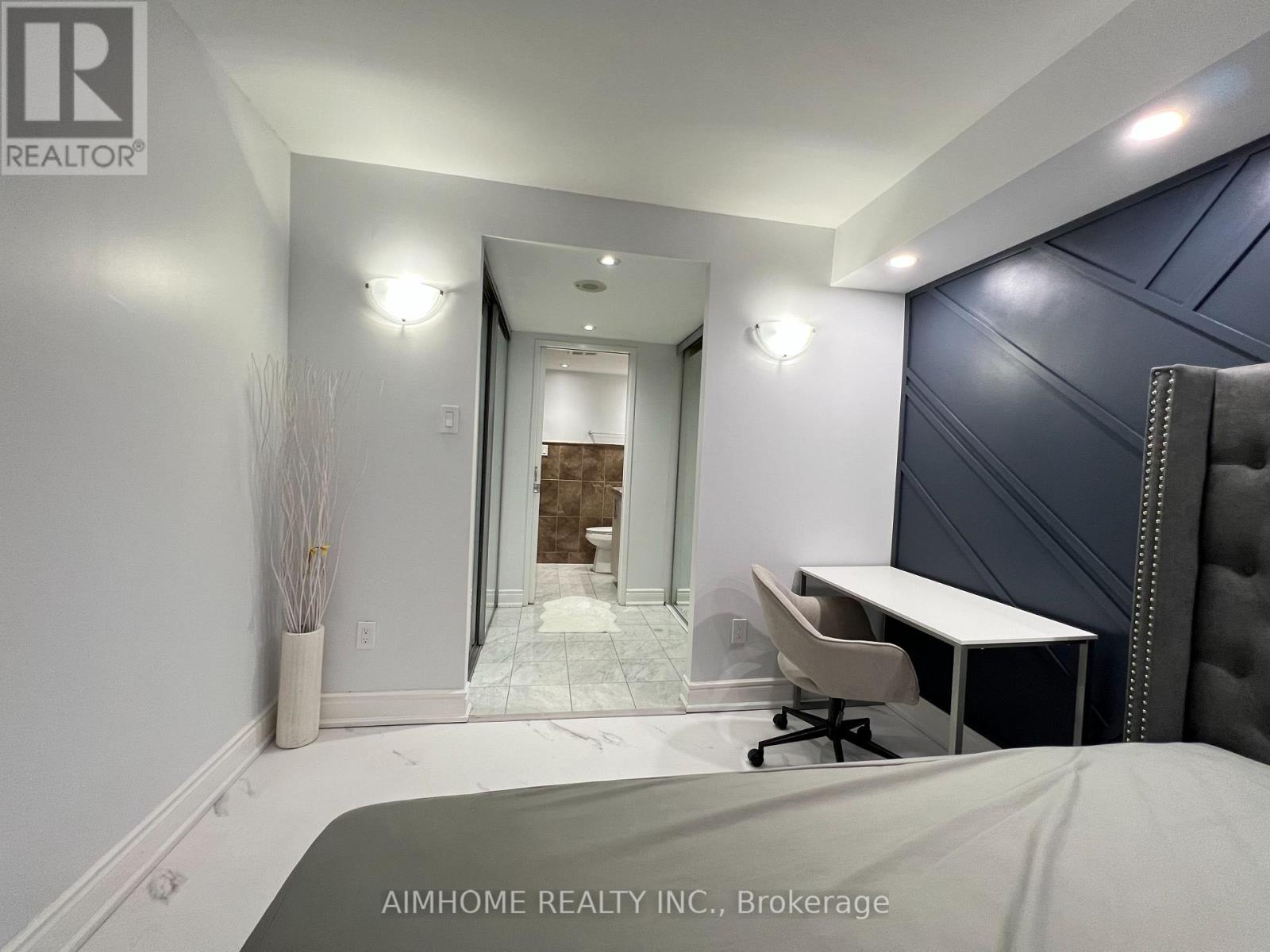 207 - 33 University Avenue, Toronto (bay Street Corridor), Ontario