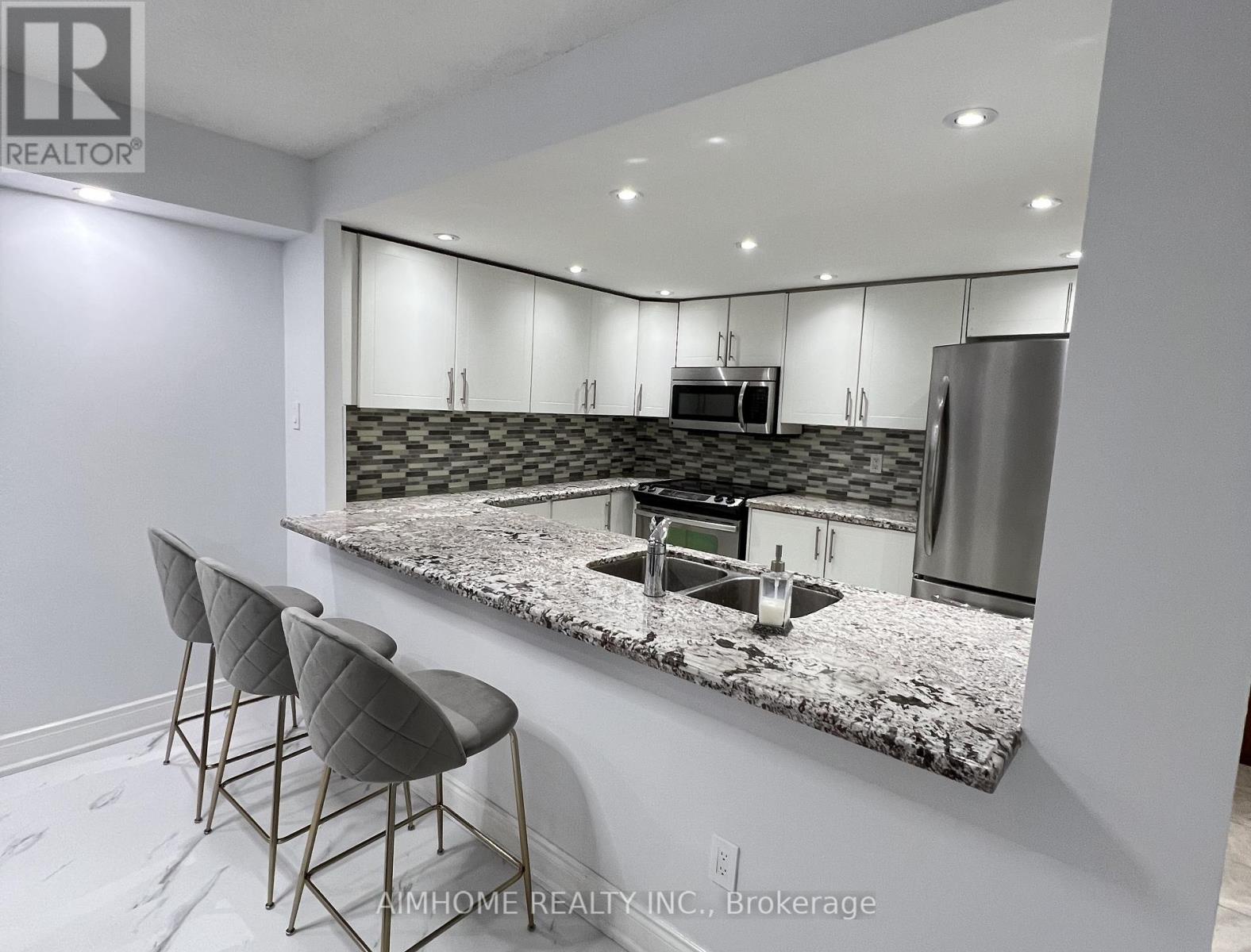 207 - 33 University Avenue, Toronto (bay Street Corridor), Ontario
