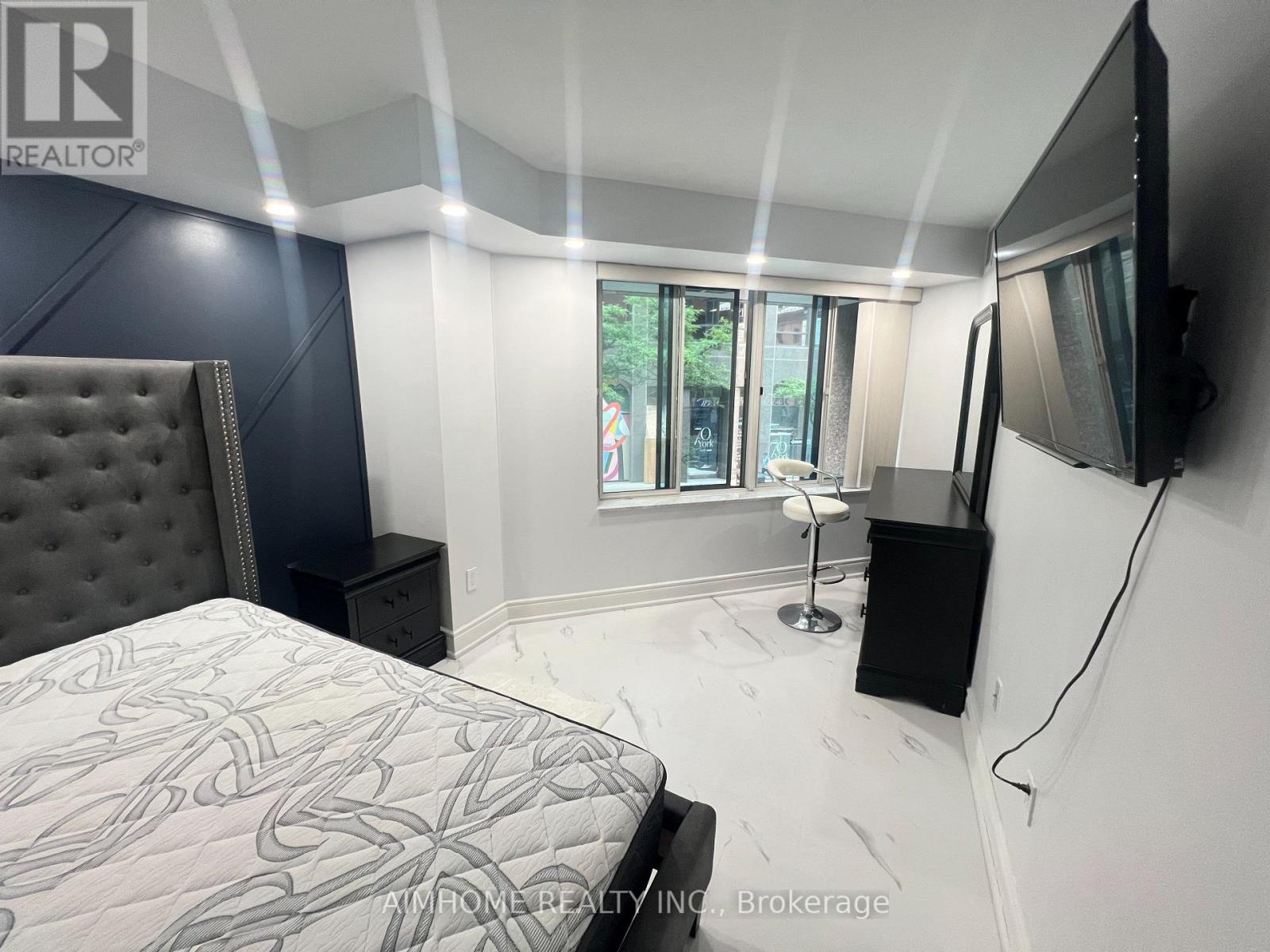 207 - 33 University Avenue, Toronto (bay Street Corridor), Ontario