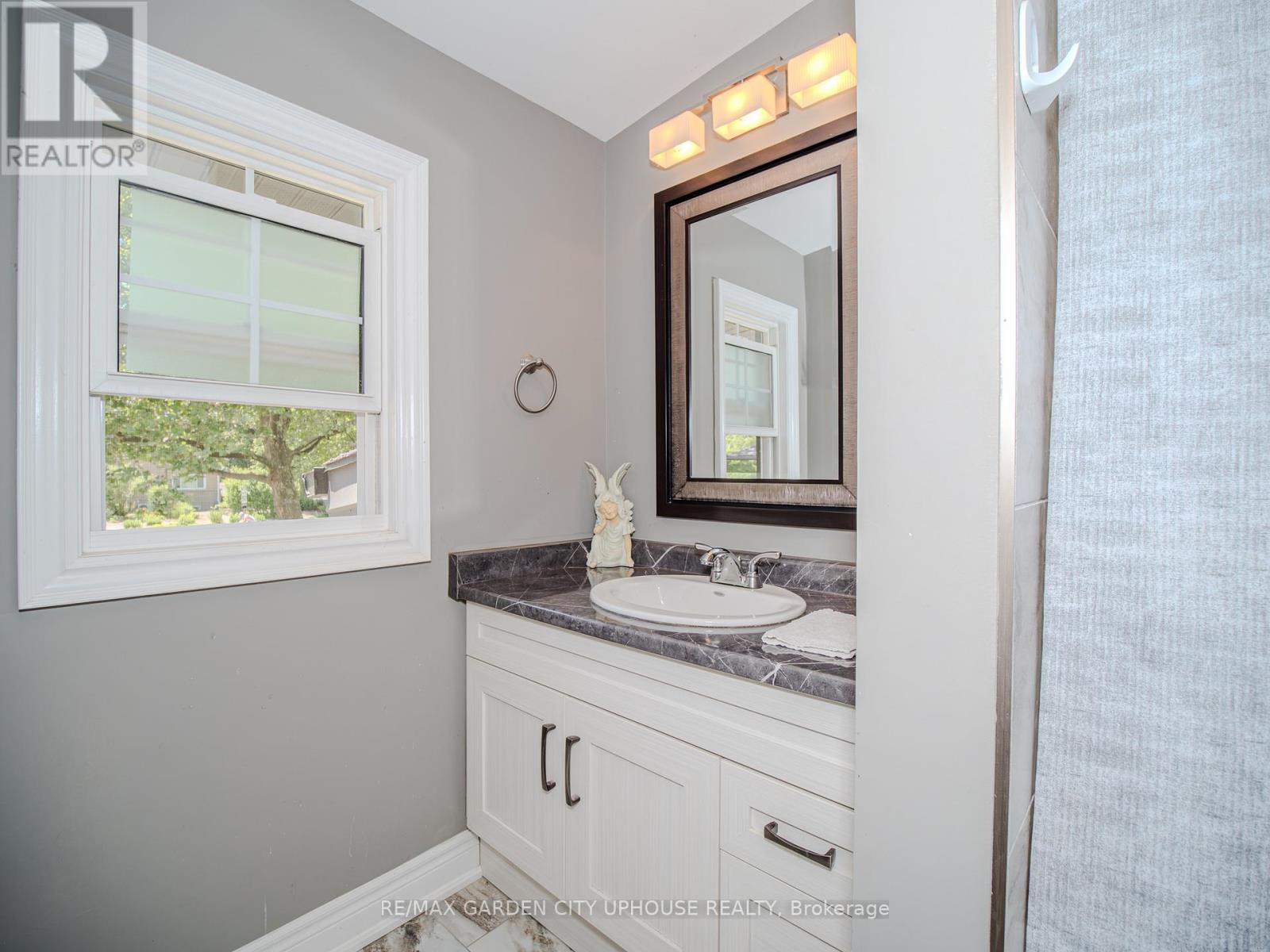 33 Parnell Road N, St. Catharines (vine/linwell), Ontario