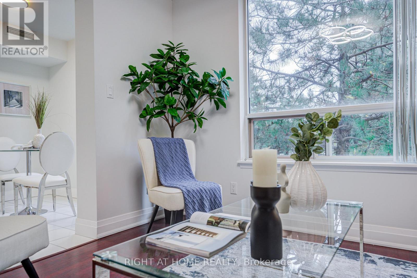 207 - 35 Empress Avenue, Toronto (willowdale East), Ontario