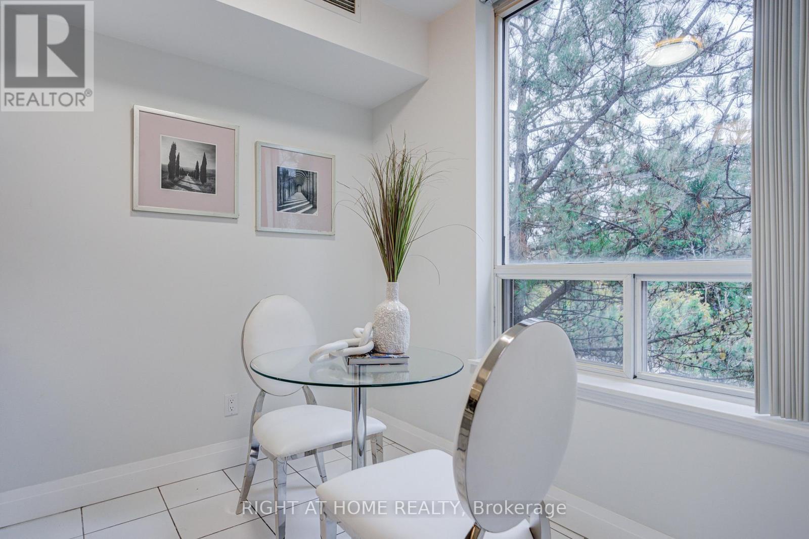 207 - 35 Empress Avenue, Toronto (willowdale East), Ontario