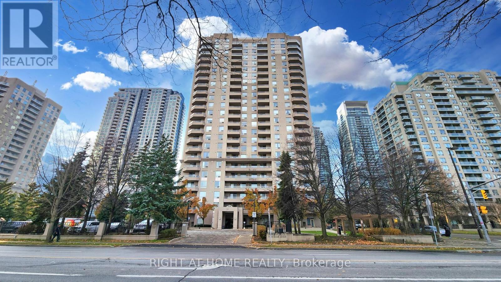 207 - 35 Empress Avenue, Toronto (willowdale East), Ontario