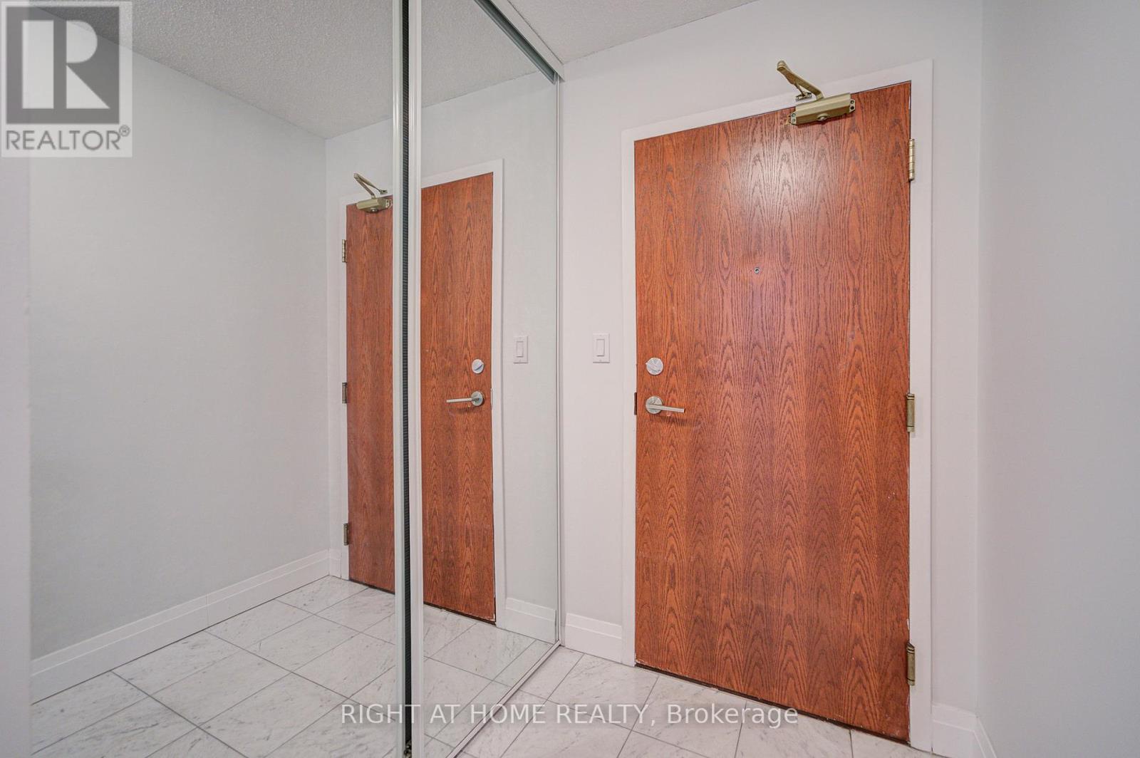 207 - 35 Empress Avenue, Toronto (willowdale East), Ontario