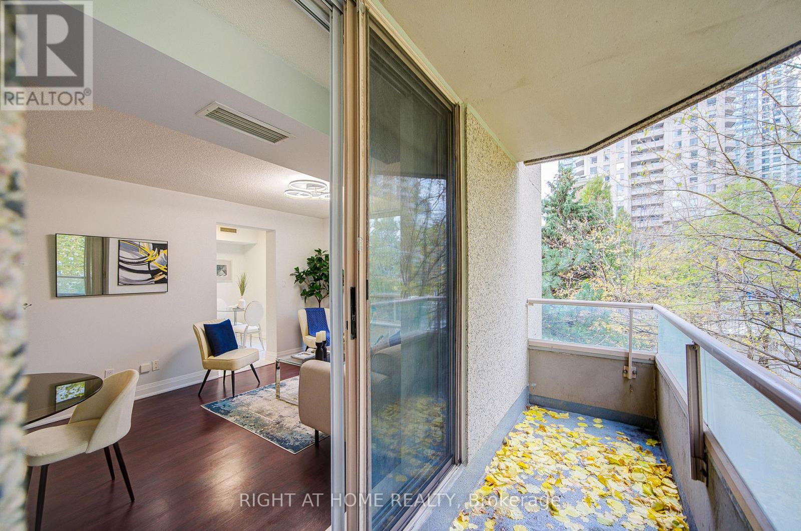 207 - 35 Empress Avenue, Toronto (willowdale East), Ontario