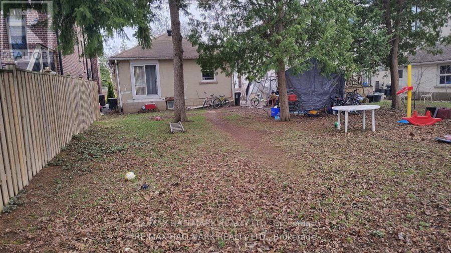 46 Madawaska Avenue, Toronto (newtonbrook East), Ontario