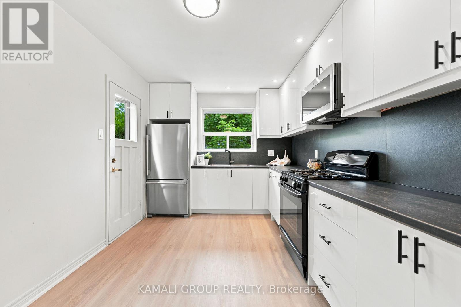 23 Greenwin Village Road, Toronto (newtonbrook West), Ontario
