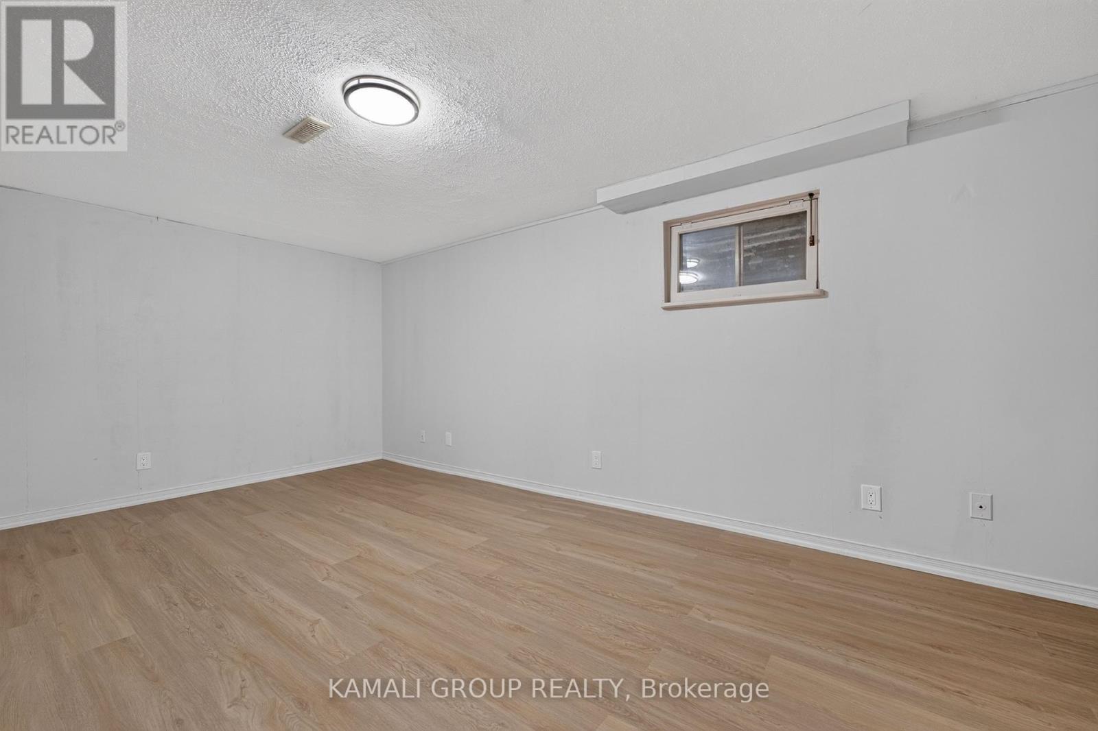 23 Greenwin Village Road, Toronto (newtonbrook West), Ontario