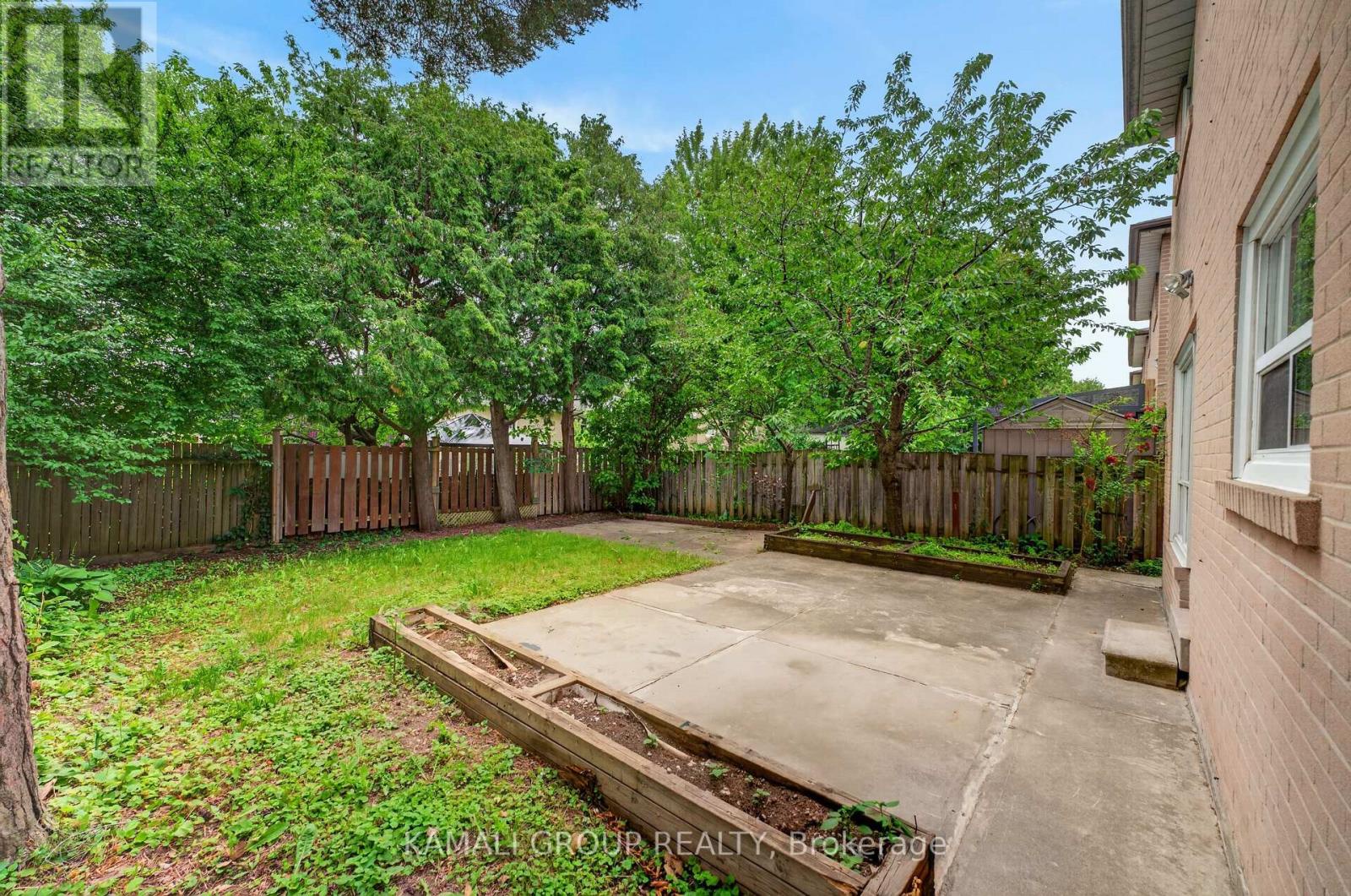 23 Greenwin Village Road, Toronto (newtonbrook West), Ontario