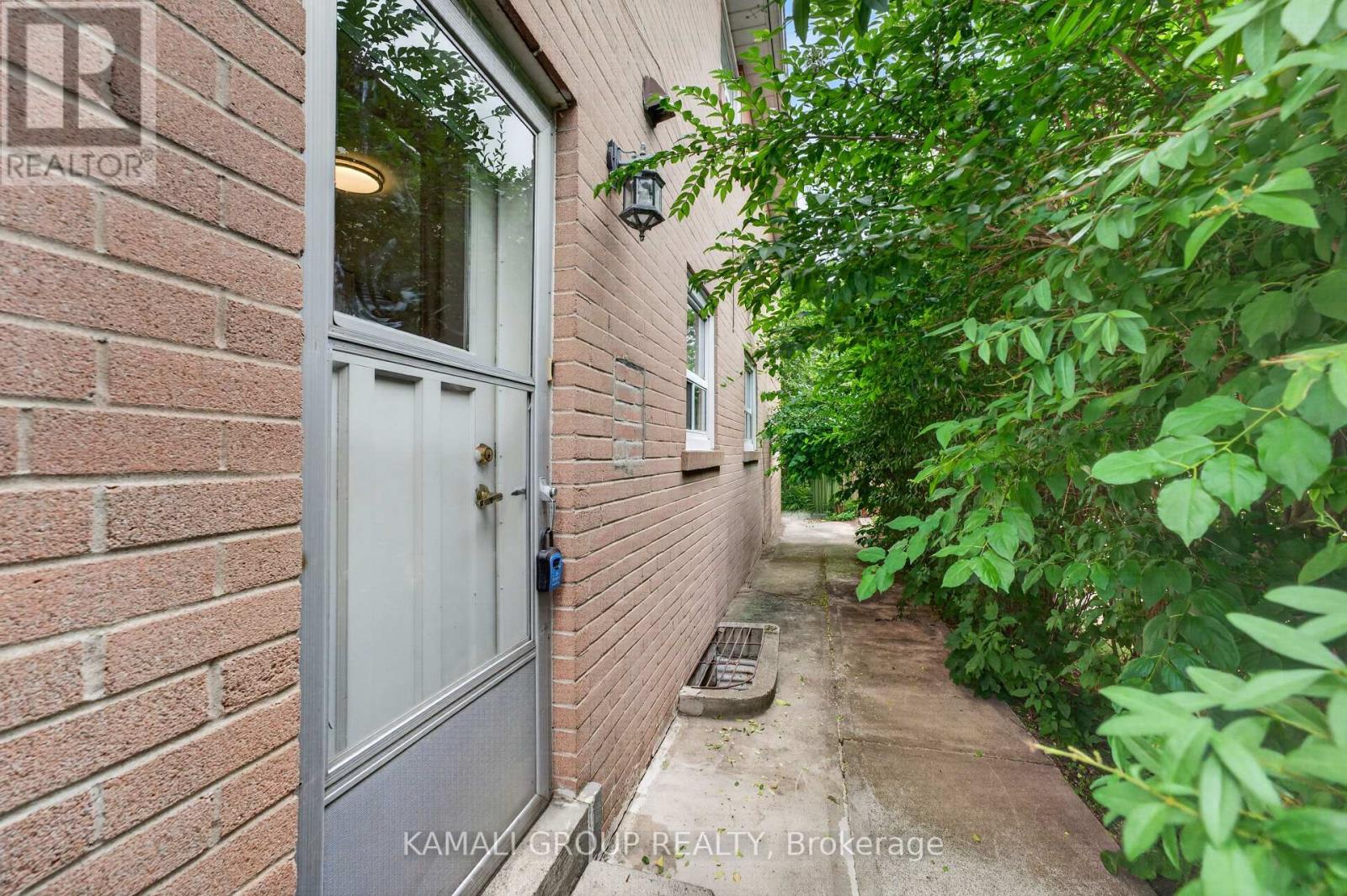23 Greenwin Village Road, Toronto (newtonbrook West), Ontario