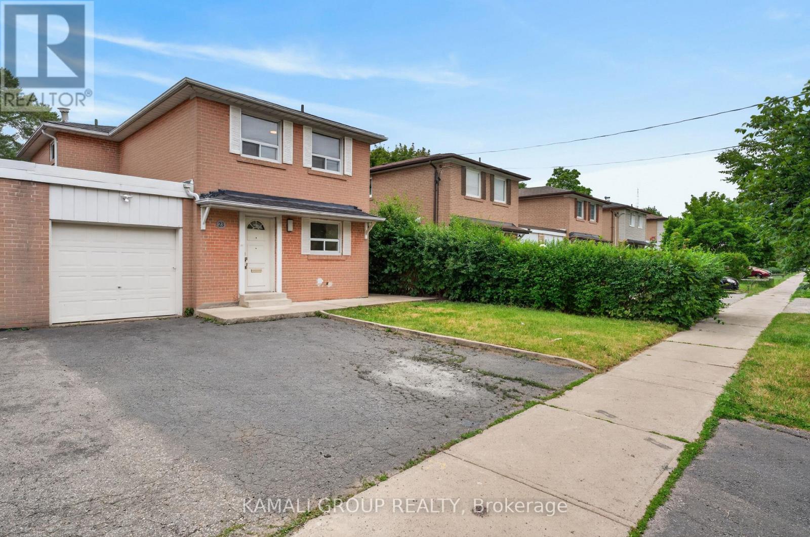 23 Greenwin Village Road, Toronto (newtonbrook West), Ontario