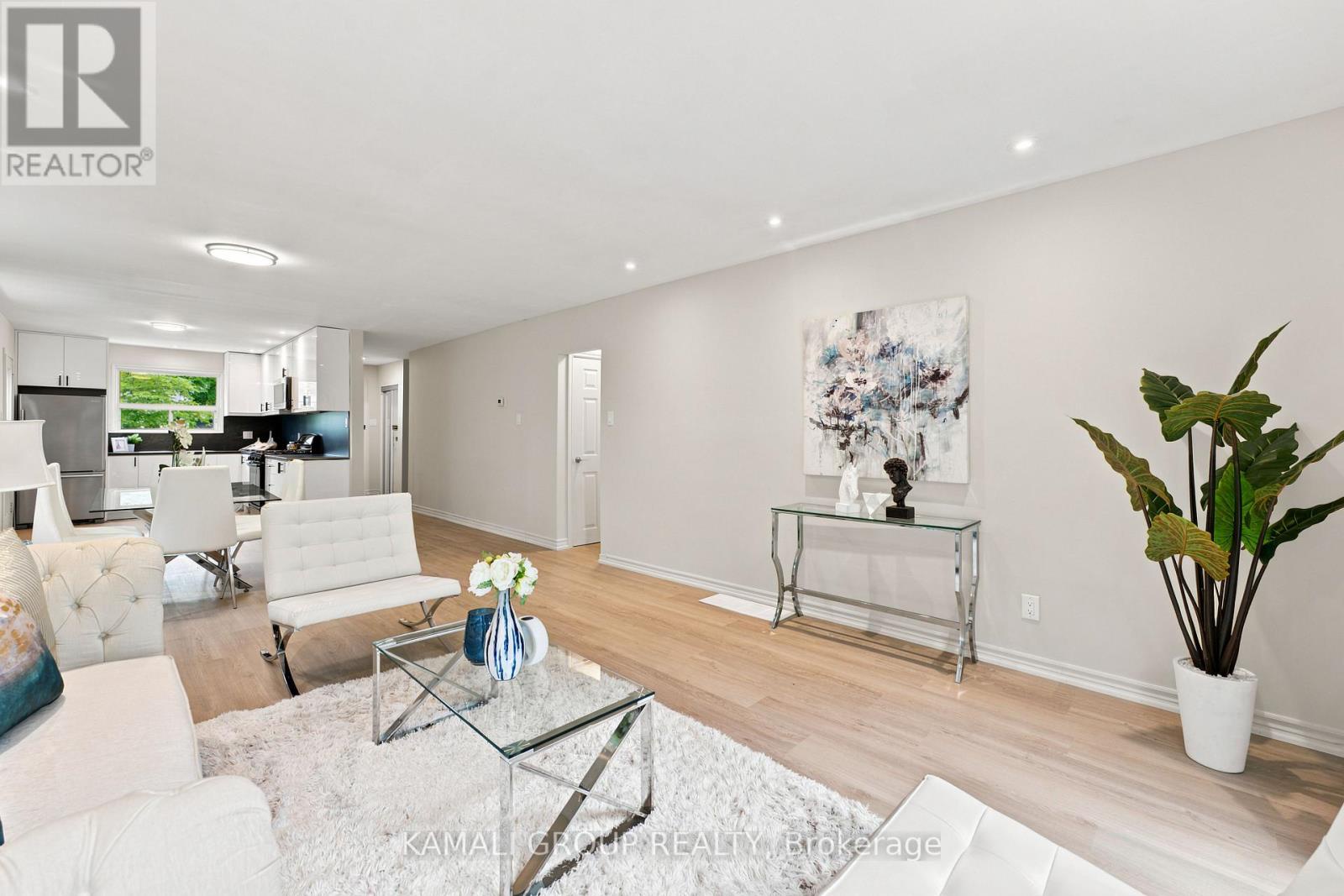23 Greenwin Village Road, Toronto (newtonbrook West), Ontario
