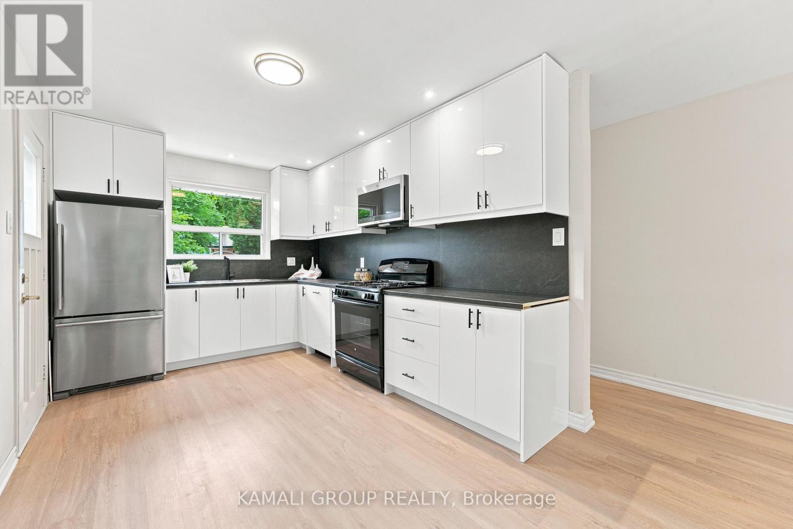 23 Greenwin Village Road, Toronto (newtonbrook West), Ontario