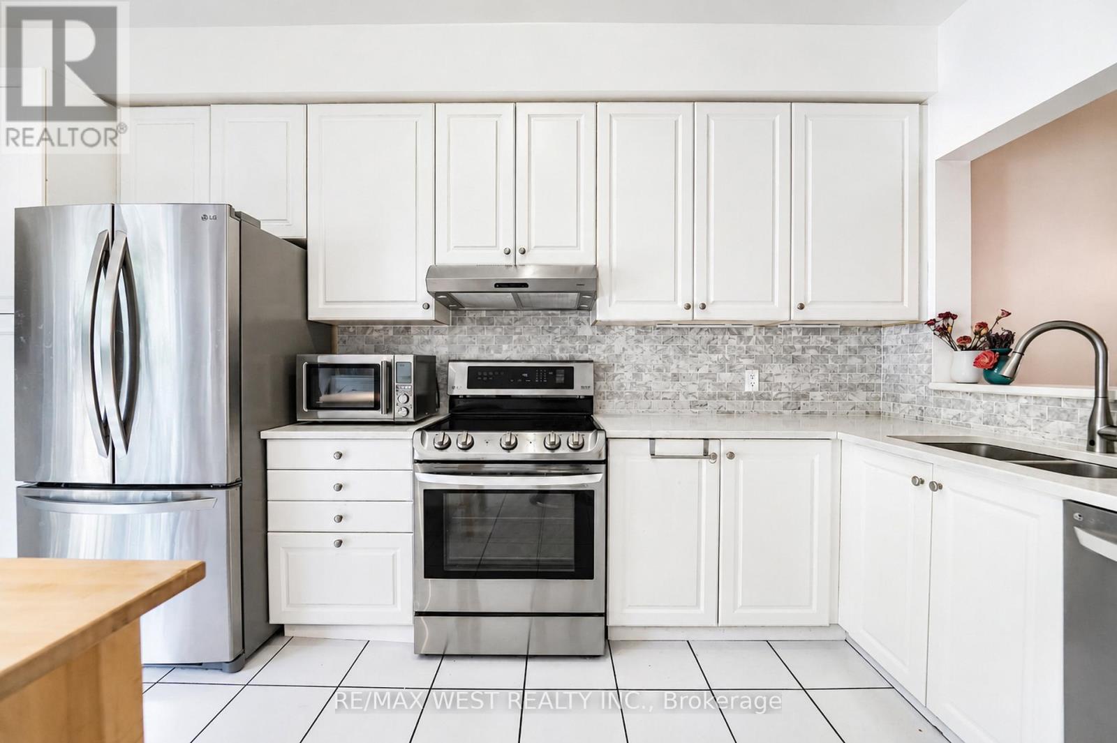 11 - 757 Sheppard Avenue W, Toronto (clanton Park), Ontario