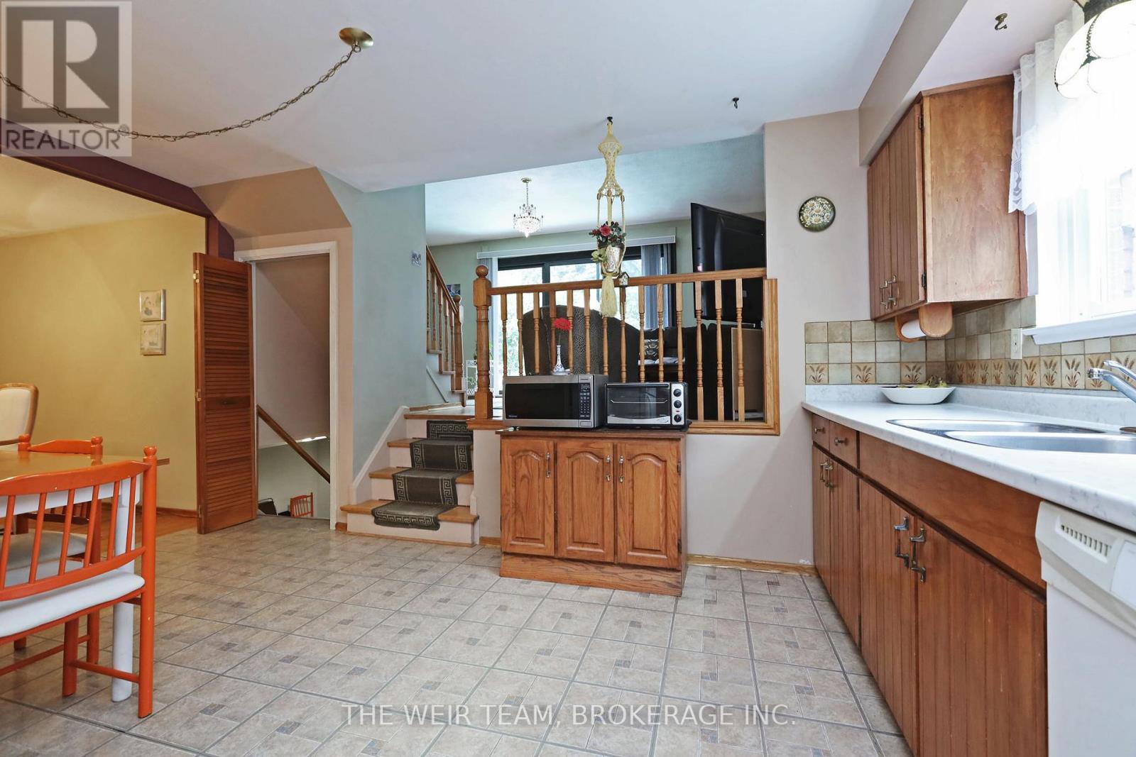 1577 Otterby Road, Mississauga (applewood), Ontario