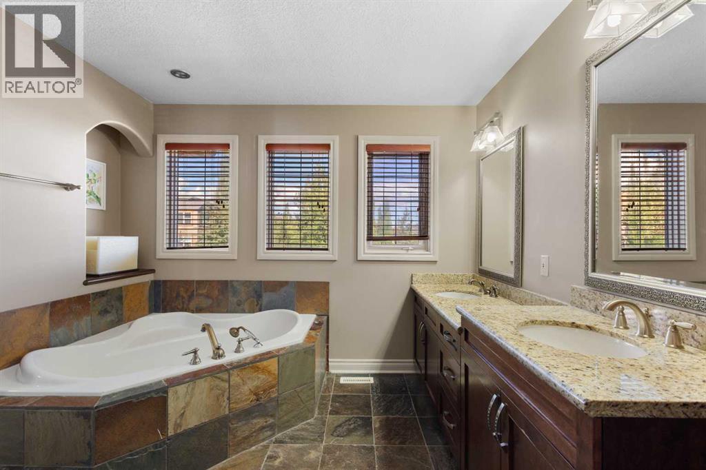 75 Discovery Ridge Mount Sw, Calgary, Alberta