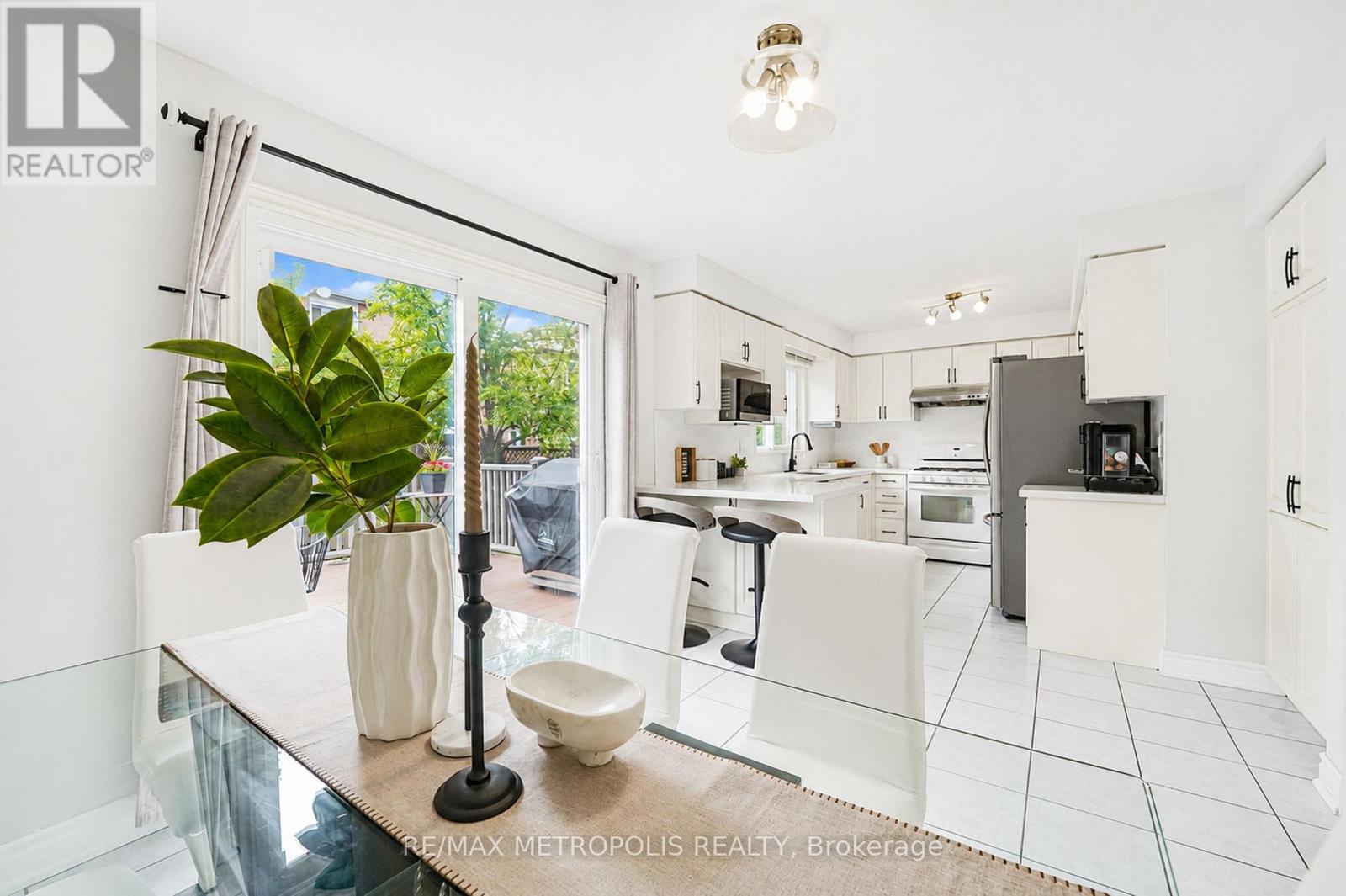 646 Walpole Crescent, Newmarket (stonehaven-wyndham), Ontario