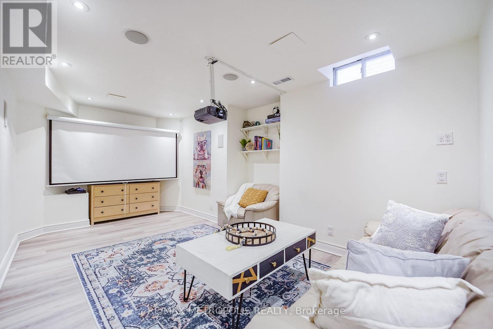 646 Walpole Crescent, Newmarket (stonehaven-wyndham), Ontario