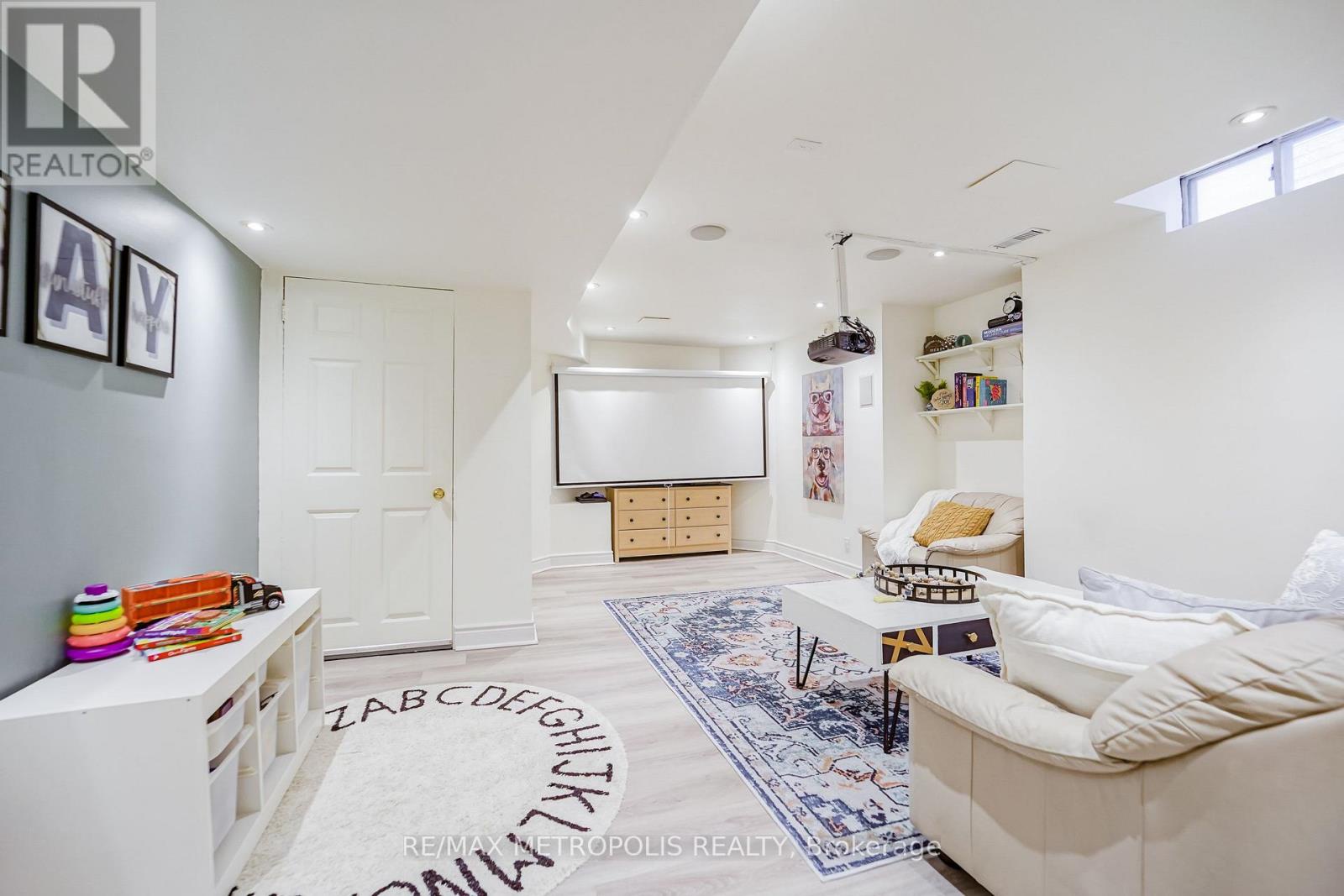 646 Walpole Crescent, Newmarket (stonehaven-wyndham), Ontario