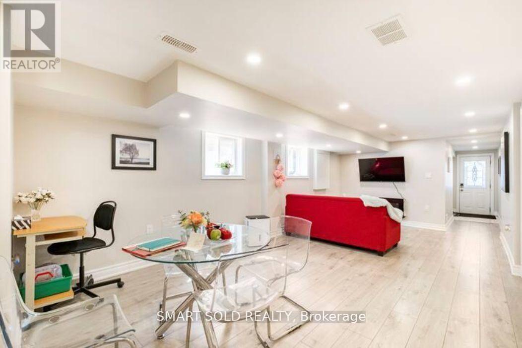 76 Clancy Drive, Toronto (don Valley Village), Ontario