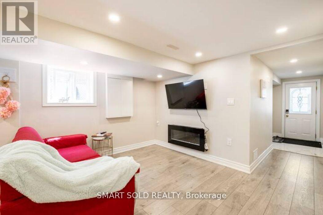 76 Clancy Drive, Toronto (don Valley Village), Ontario
