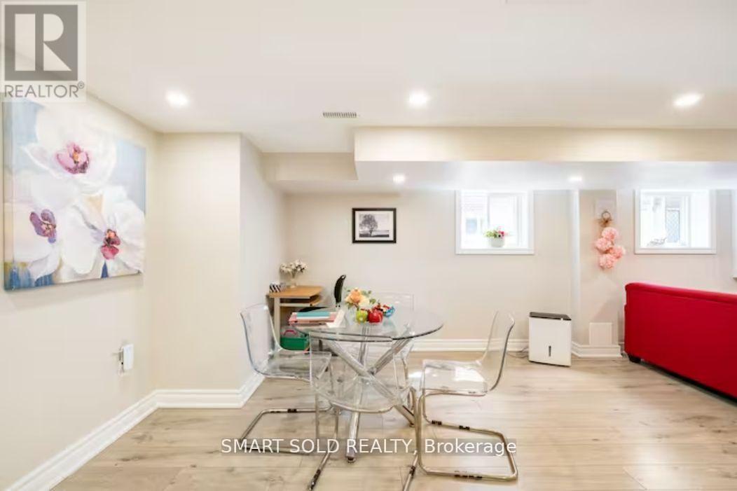 76 Clancy Drive, Toronto (don Valley Village), Ontario