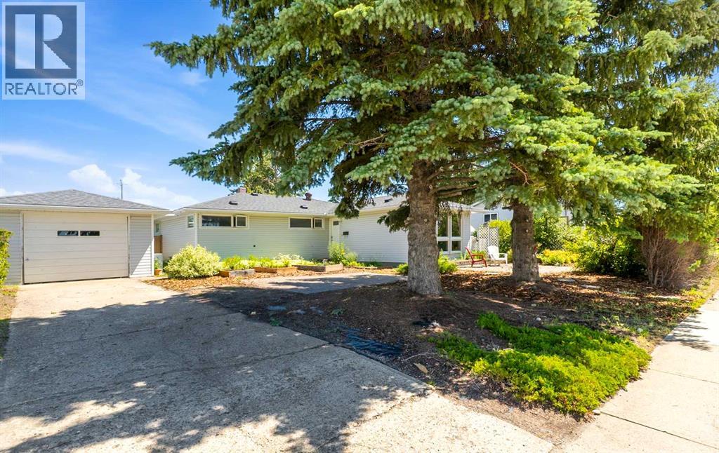 4132 50 Avenue, Innisfail, Alberta