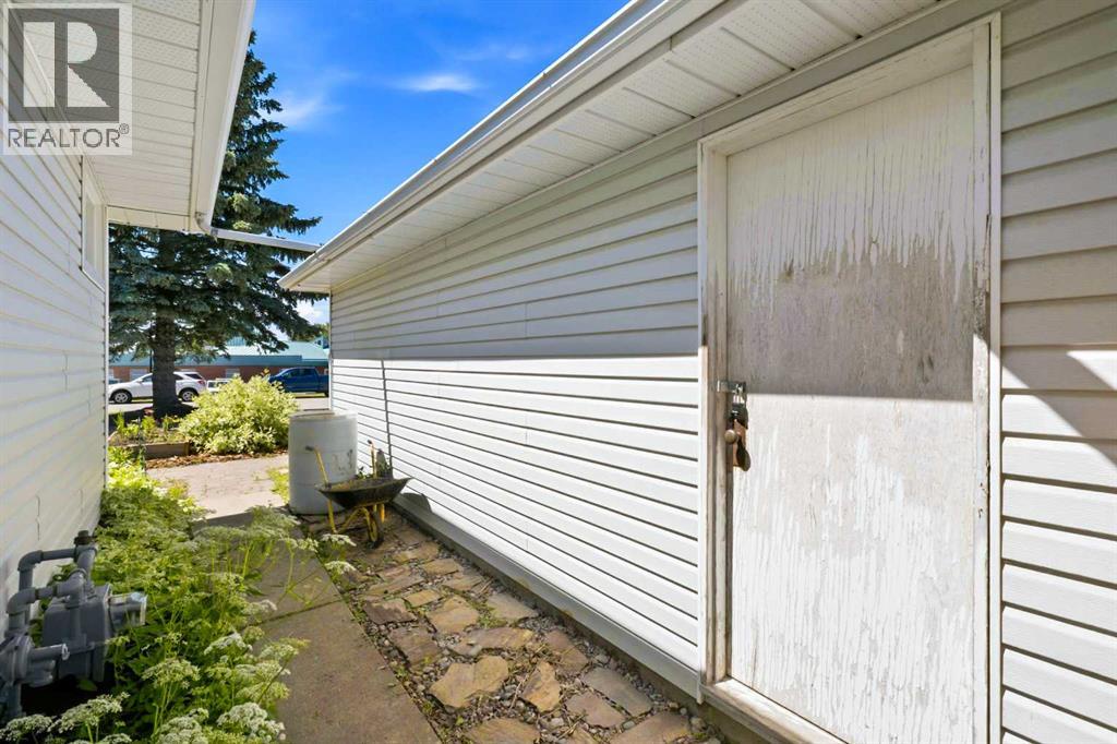 4132 50 Avenue, Innisfail, Alberta