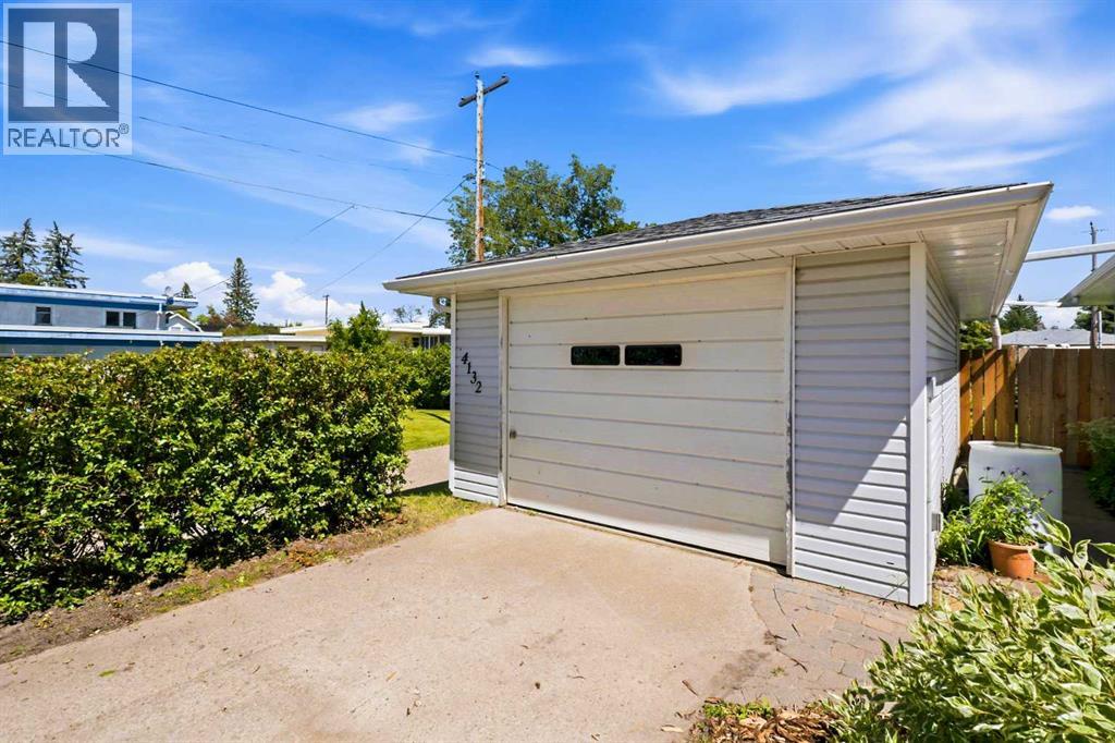 4132 50 Avenue, Innisfail, Alberta