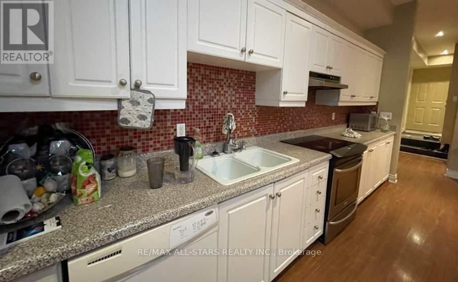 243 Lippincott Street, Toronto (university), Ontario