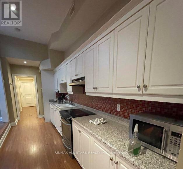 243 Lippincott Street, Toronto (university), Ontario