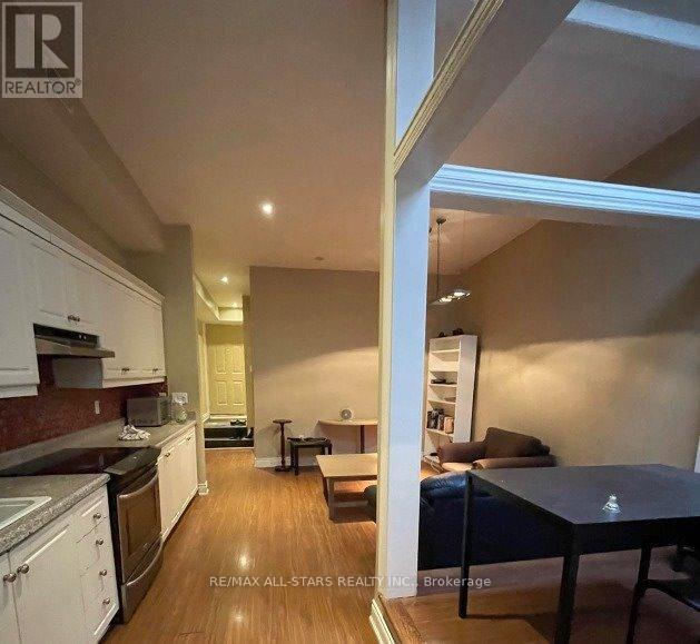243 Lippincott Street, Toronto (university), Ontario