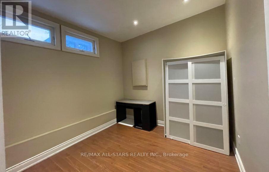 243 Lippincott Street, Toronto (university), Ontario