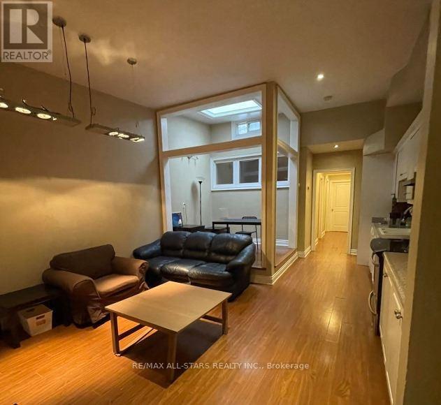 243 Lippincott Street, Toronto (university), Ontario