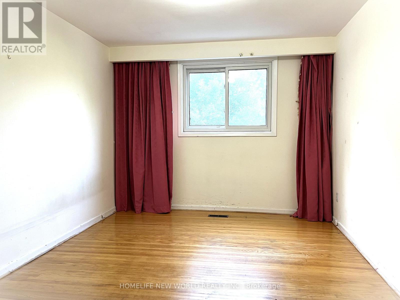 28 Greyhound Drive, Toronto (bayview Woods-steeles), Ontario