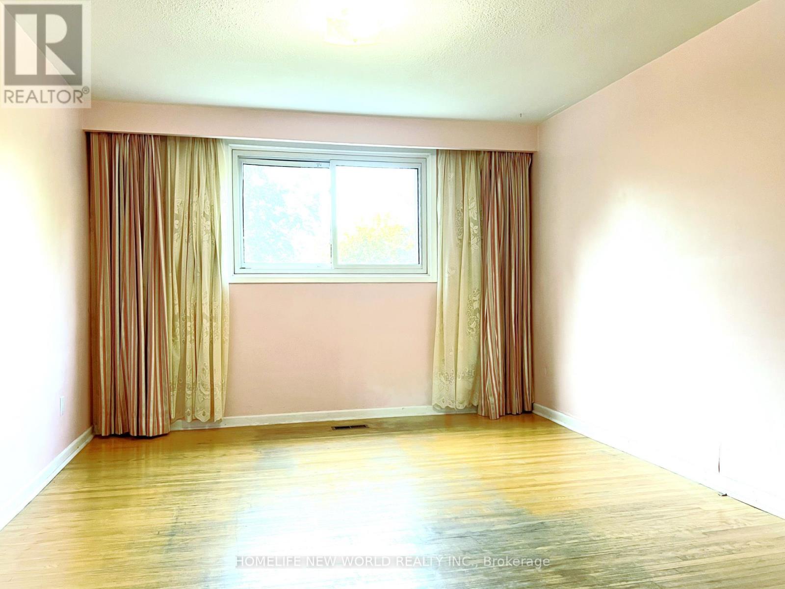 28 Greyhound Drive, Toronto (bayview Woods-steeles), Ontario