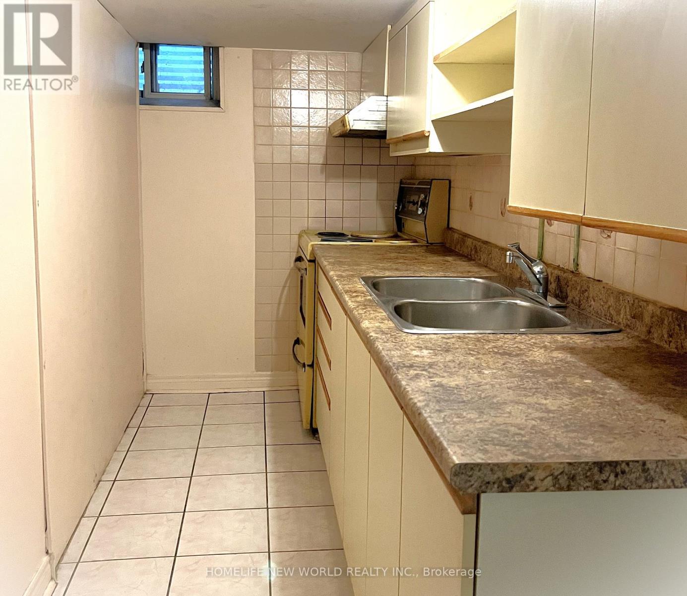 28 Greyhound Drive, Toronto (bayview Woods-steeles), Ontario